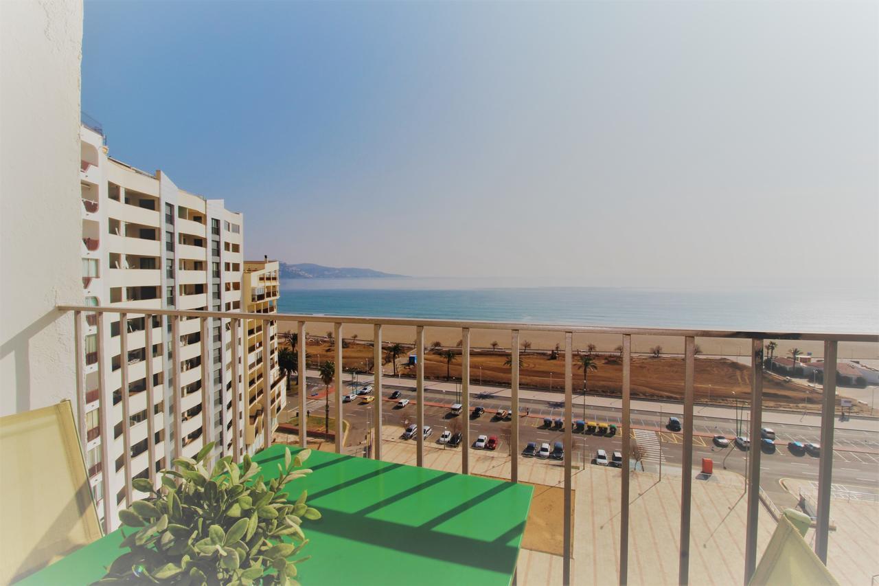 Sylvia: Beachfront Studio with Sea View Terrace Apartment Empuriabrava Exterior photo