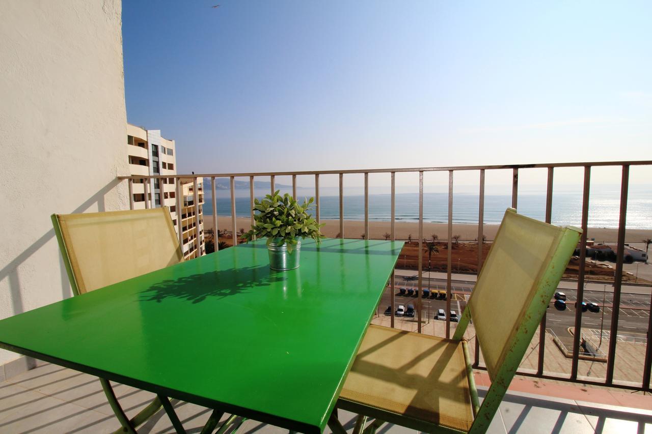 Sylvia: Beachfront Studio with Sea View Terrace Apartment Empuriabrava Exterior photo