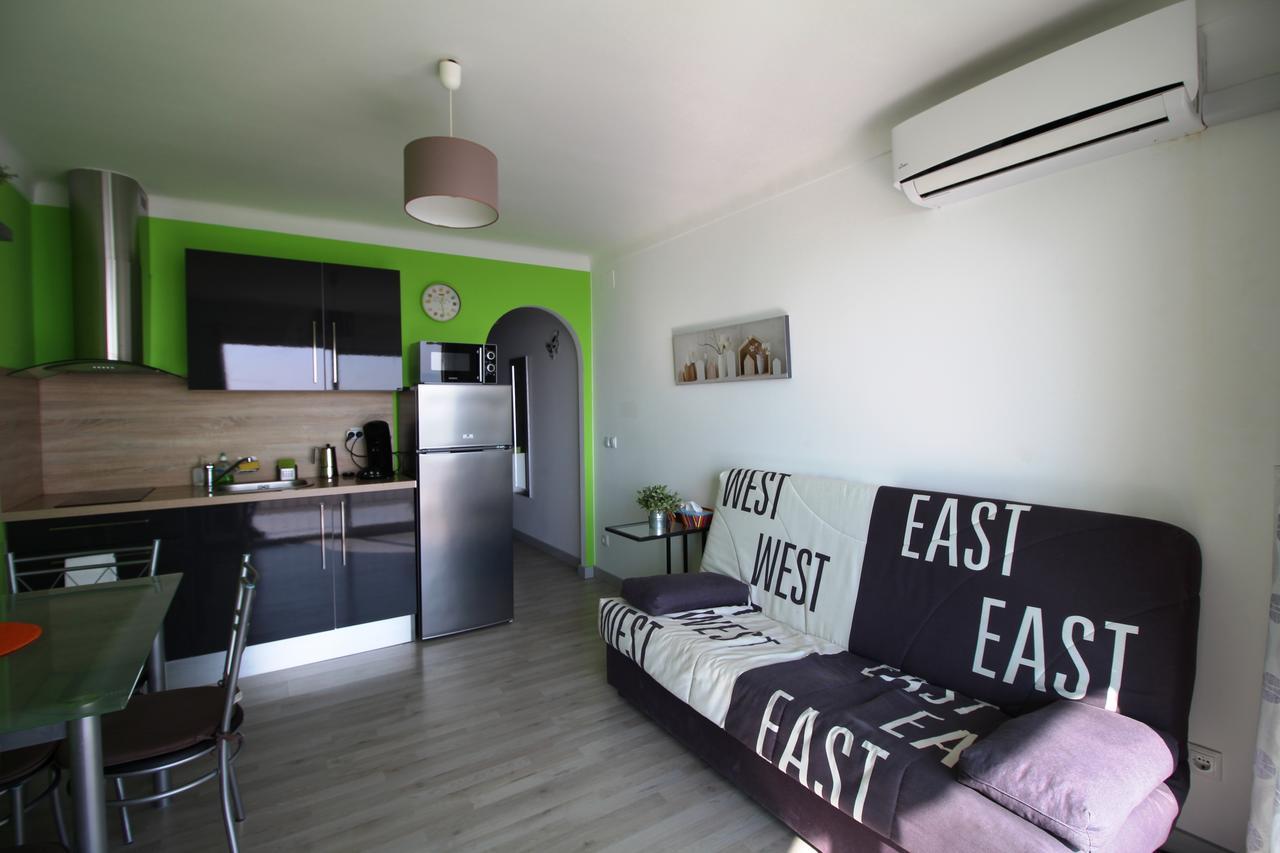 Sylvia: Beachfront Studio with Sea View Terrace Apartment Empuriabrava Exterior photo